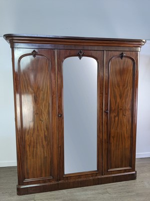 Lot 389A - A MAHOGANY THREE DOOR WARDROBE