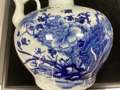 Lot 1116 - A CHINESE BLUE AND WHITE WATER POT