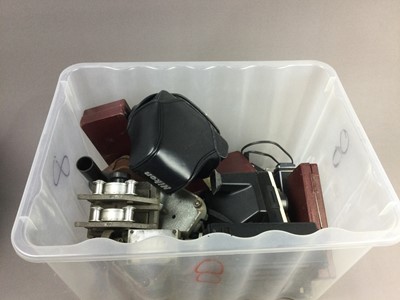 Lot 45 - A COLLECTION OF CAMERAS AND PHOTOGRAPHIC EQUIPMENT