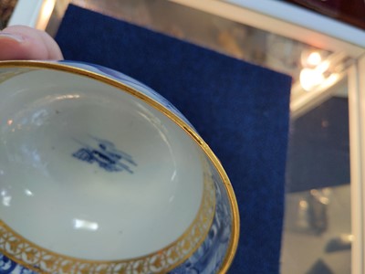 Lot 1125 - A CHINESE EXPORT BLUE AND WHITE LANDSCAPE BOWL