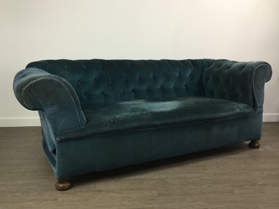 Lot 219 - A CHESTERFIELD SETTEE