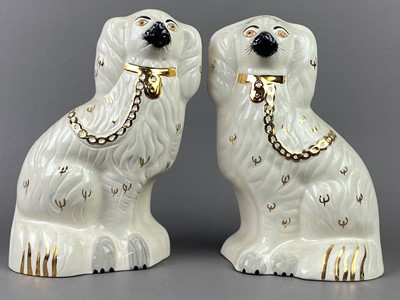 Lot 229 - A PAIR OF 20TH CENTURY WALLY DOGS AND OTHER CERAMICS