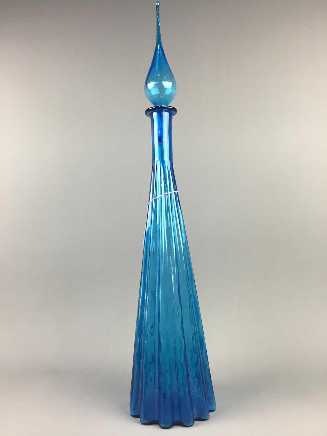 Lot 76 - A TALL BLUE GLASS DECANTER WITH STOPPER AND OTHER GLASS WARE