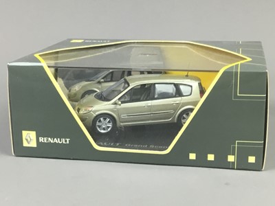 Lot 128 - A COLLECTION OF DIE-CAST VEHICLES
