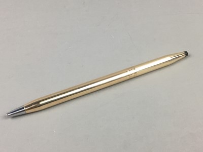 Lot 38 - A CROSS ROLLED GOLD BALLPOINT PEN ALONG WITH VARIOUS SILVER AND WHITE METAL ITEMS