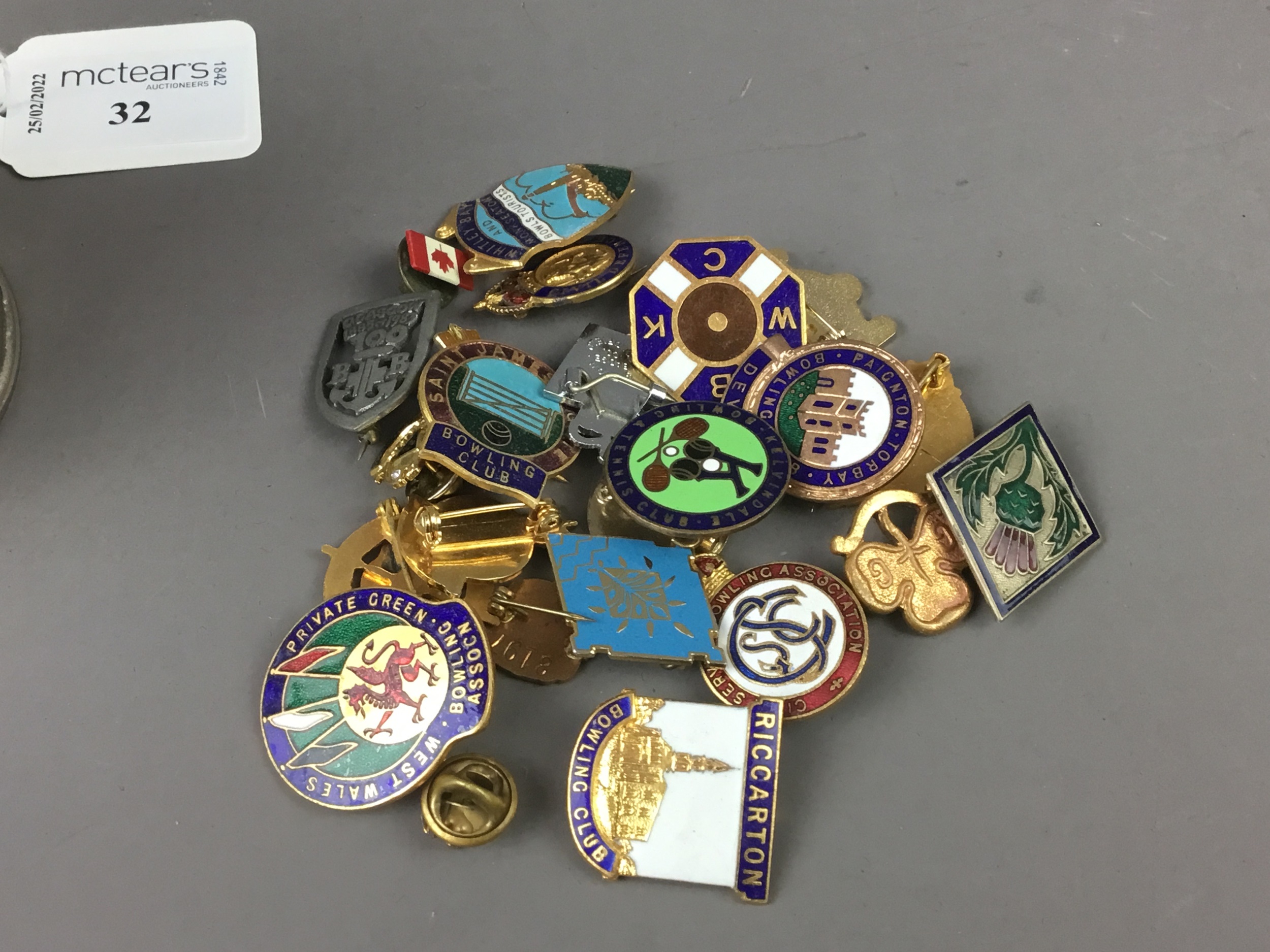 Lot 32 - A COLLECTION OF BOWLING AND OTHER BADGES