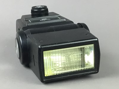 Lot 157 - A COLLECTION OF CAMERA FLASHES AND EQUIPMENT