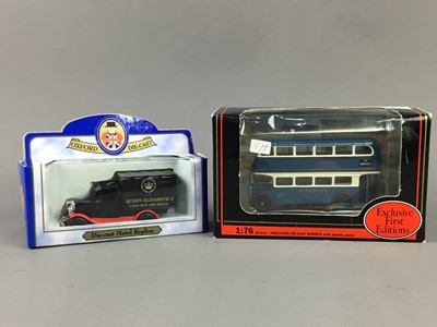 Lot 153 - A 'QUEEN ELIZABETH II GOLDEN JUBILEE' CORGI DIE-CAST VEHICLE ALONG WITH FOUR OTHERS