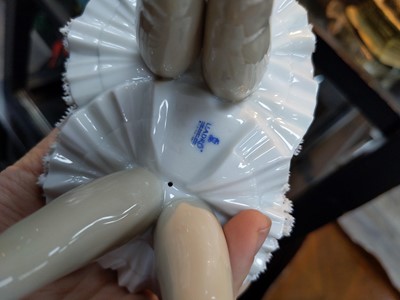 Lot 295 - A LOT OF THREE LLADRO BALLERINA FIGURES