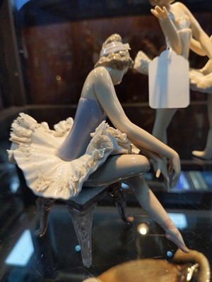 Lot 295 - A LOT OF THREE LLADRO BALLERINA FIGURES