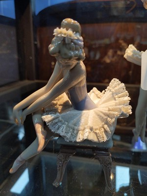 Lot 295 - A LOT OF THREE LLADRO BALLERINA FIGURES