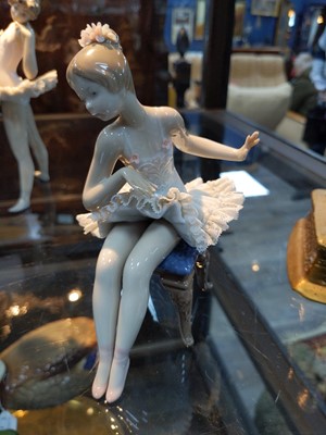Lot 295 - A LOT OF THREE LLADRO BALLERINA FIGURES