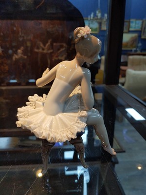 Lot 295 - A LOT OF THREE LLADRO BALLERINA FIGURES