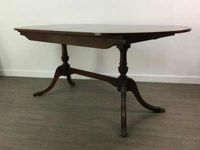 Lot 326 - A REPRODUCTION MAHOGANY DINING TABLE AND SIX CHAIRS