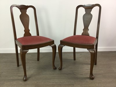 Lot 326 - A REPRODUCTION MAHOGANY DINING TABLE AND SIX CHAIRS