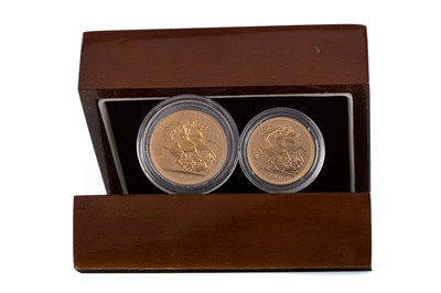 Lot 43 - A QUEEN ELIZABETH II GOLD SOVEREIGN AND HALF SOVEREIGN