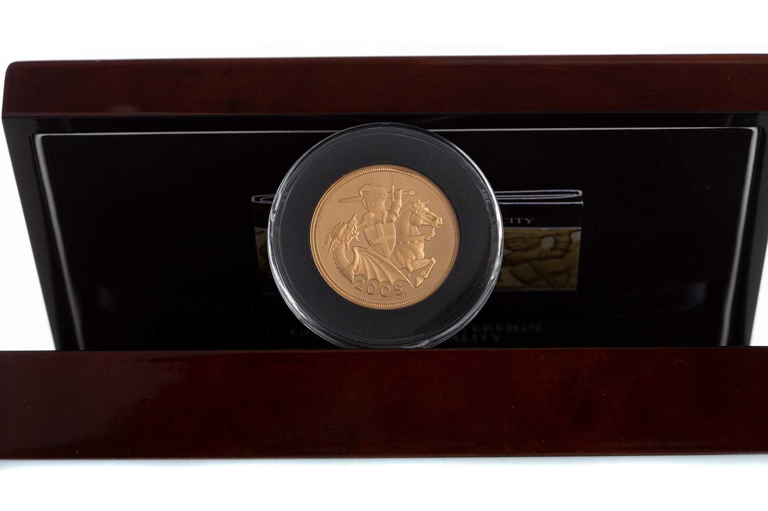 Lot 67 - THE 2005 QUEEN ELIZABETH II MODERN ST GEORGE AND THE DRAGON GOLD PROOF DOUBLE SOVEREIGN