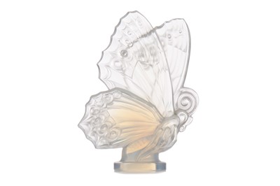 Lot 396 - A SABINO OPALESCENT GLASS BUTTERFLY