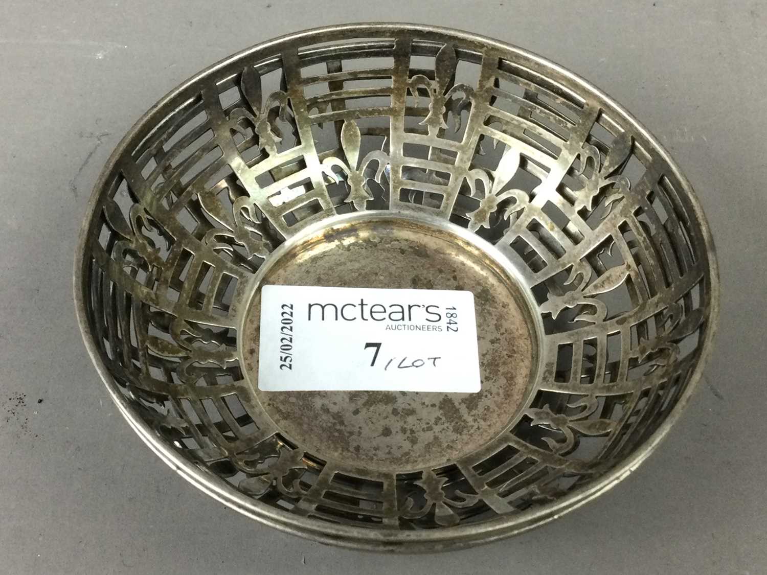 Lot 7 - A PAIR OF EDWARD VII SILVER BONBON DISHES ALONG WITH PLATED ITEMS