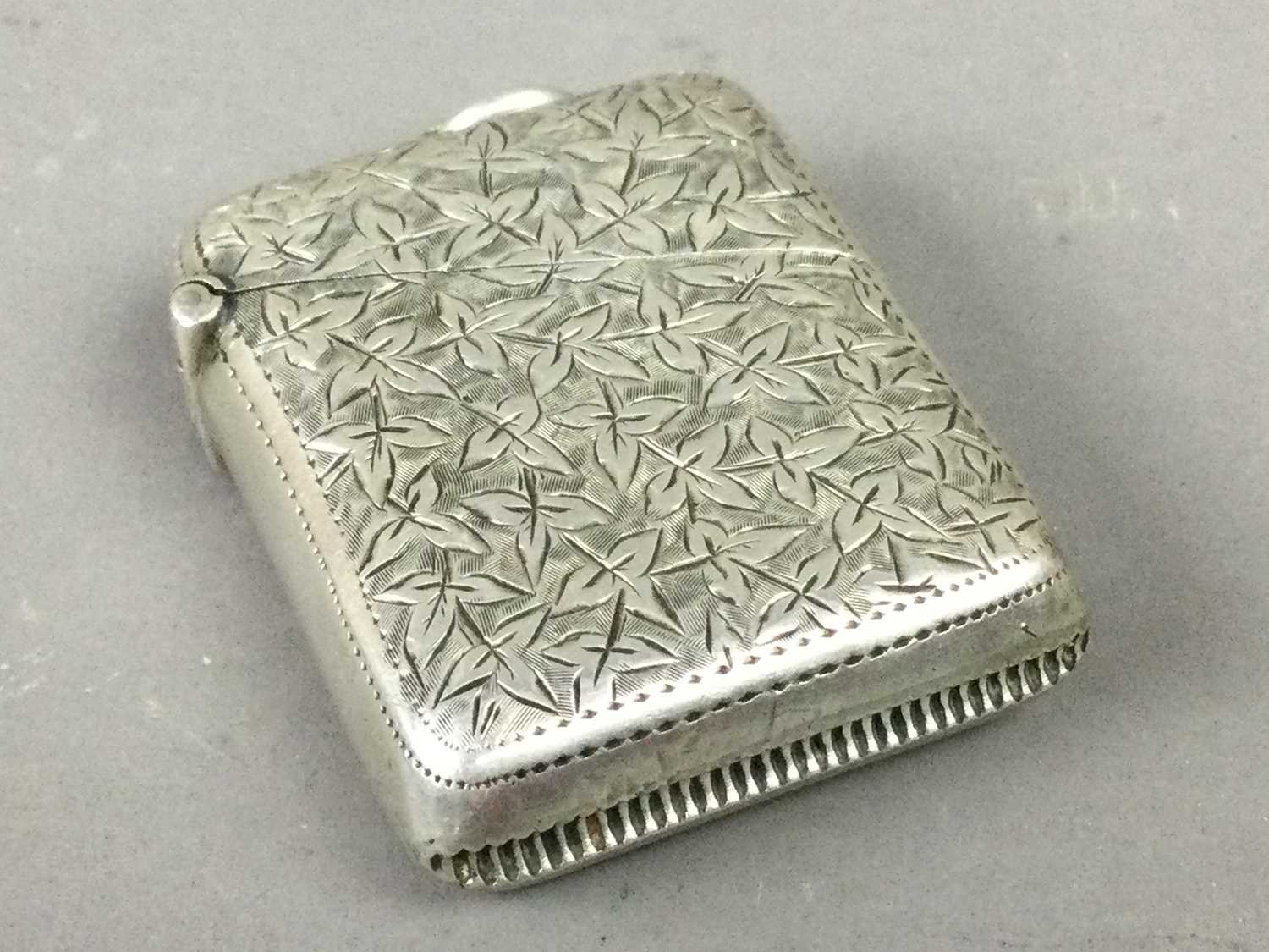 Lot 125 - A SILVER VESTA CASE ALONG WITH OTHER ITEMS
