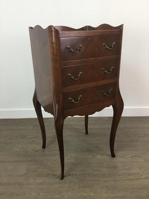 Lot 364 - A MAHOGANY CHEST OF THREE DRAWERS