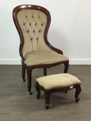 Lot 376 - A REPRODUCTION SPOON BACK NURSING CHAIR WITH SIMILAR STOOL
