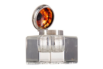 Lot 164 - A SILVER AND TORTOISESHELL MOUNTED GLASS INKWELL