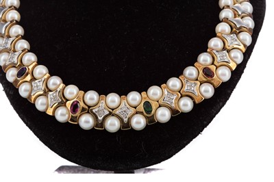 Lot 780 - A SIMULATED PEARL NECKLET AND EARRINGS