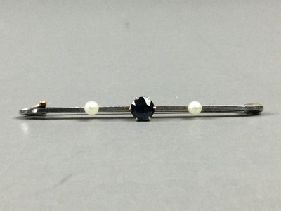 Lot 15 - A SAPPHIRE AND PEARL BAR BROOCH