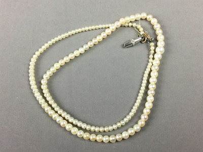 Lot 35 - A STRING OF PEARLS