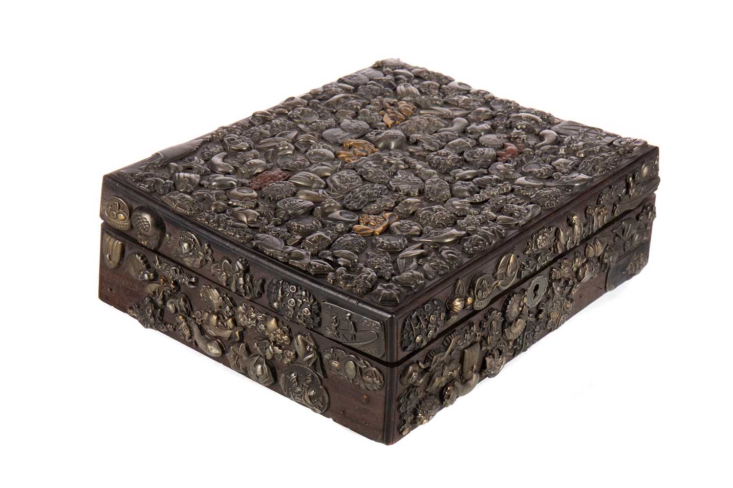 Lot 1211 - A JAPANESE CASKET