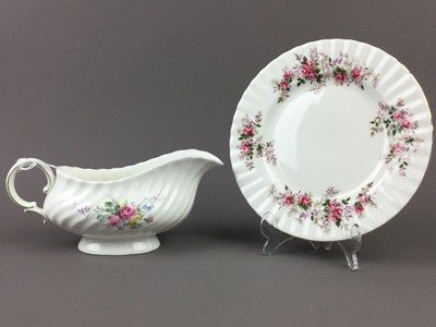 Lot 201 - A ROYAL DOULTON 'ARCADIA' PATTERN PART DINNER SERVICE AND OTHER DINNER WARE