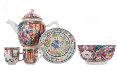 Lot 1224 - A LATE 18TH/EARLY 19TH CENTURY CHINESE FAMILLE ROSE TEAPOT, SLOP BOWL AND TEACUP