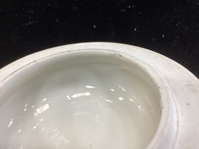 Lot 1224 - A LATE 18TH/EARLY 19TH CENTURY CHINESE FAMILLE ROSE TEAPOT, SLOP BOWL AND TEACUP