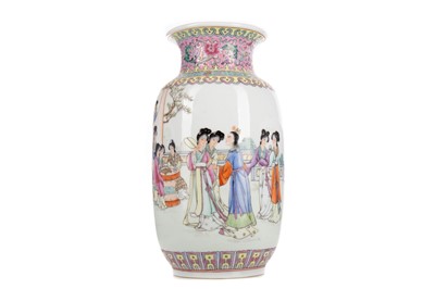 Lot 1231 - A CHINESE FAMILLE ROSE VASE