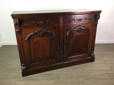 Lot 207 - A LATE VICTORIAN MAHOGANY SIDEBOARD