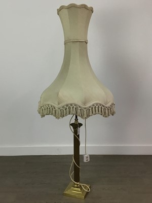 Lot 93 - A BRASS COLUMN TABLE LAMP