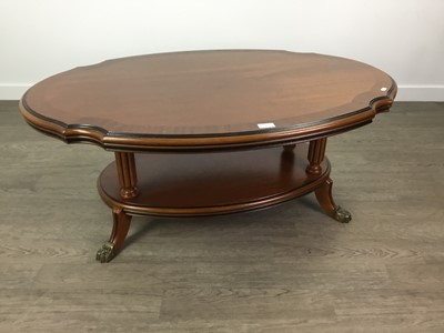 Lot 233 - A REPRODUCTION MAHOGANY TWO TIER COFFEE TABLE AND A NEST OF TABLES