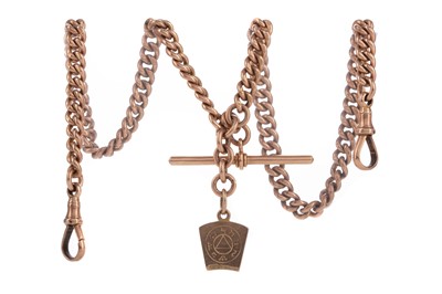 Lot 755 - A GOLD DOUBLE ALBERT CHAIN WITH MASONIC CHARM