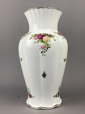 Lot 265 - A ROYAL ALBERT OLD COUNTRY ROSES VASE