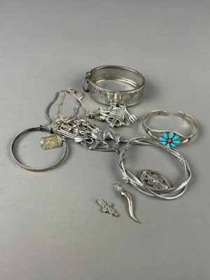 Lot 279 - A LOT OF VICTORIAN AND LATER COSTUME JEWELLERY