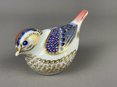 Lot 288 - A ROYAL CROWN DERBY BIRD PAPERWEIGHT ALONG WITH A GINGER JAR AND VASE