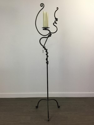 Lot 292 - A WROUGHT IRON TORCHERE