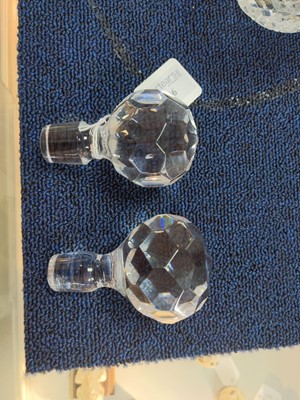 Lot 186 - A PAIR OF GEORGE V SILVER MOUNTED CLEAR GLASS DECANTERS
