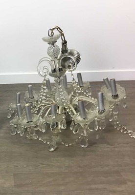 Lot 318 - A GLASS CHANDELIER WITH TWELVE SCROLLING BRANCHES