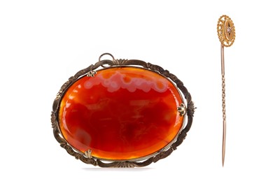 Lot 405 - AN AGATE BROOCH AND A STICK PIN