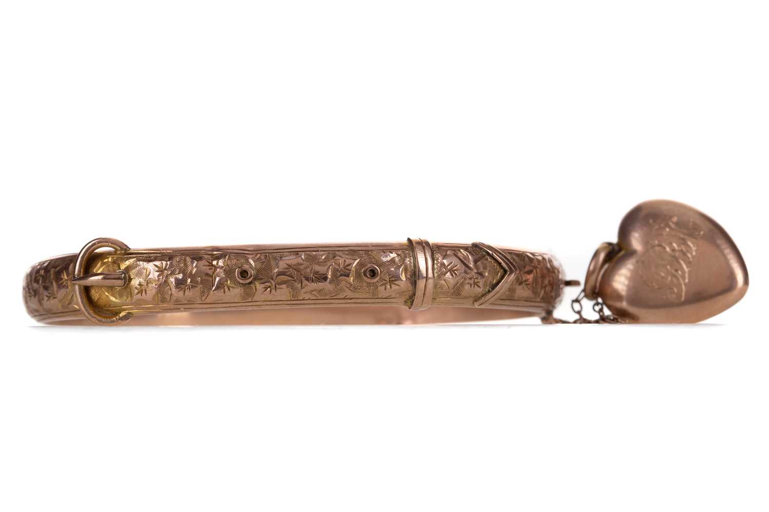 Lot 410 - A GOLD BUCKLE BANGLE