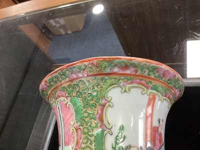 Lot 1016 - A MID-19TH CENTURY CHINESE CANTON ROSE MEDALLION VASE