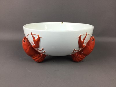 Lot 416 - A CARLTON WARE 'LOBSTER' SERVING BOWL ALONG WITH OTHER BRITISH CERAMICS