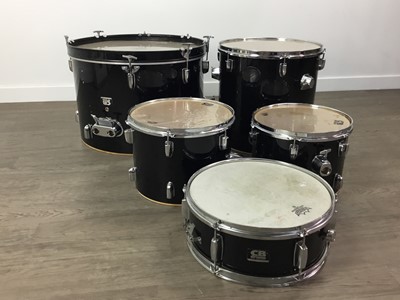 Lot 372 - A DRUM KIT